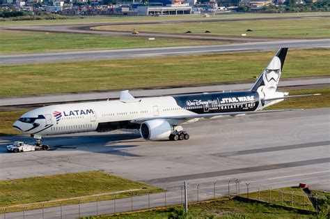 LATAM Airlines Boeing 777.